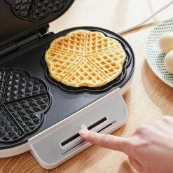 Monzana Waffle Maker Classic Heart Waffle 1200W Non-Stick Coating Temperature Control Kitchen Double Waffle Maker BPA-Free 8 Monzana Waffle Maker Classic Heart Waffle 1200W Non-Stick Coating Temperature Control Kitchen Double Waffle Maker BPA-Free -Small Appliances Store 36560013 4