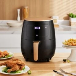 Livingandhome 4.5L Electric Air Fryer With Non-Stick Basket LCD Digital Screen, Black
