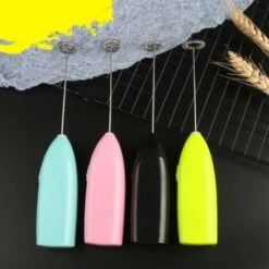 HIASDFLS Lot De 2 Mousseurs À Lait Portables À Piles – Fouet Électrique Pour Mousseur À Café, Agitateur À Batterie, Mousseur À Lait Portable, Mini Mélangeur Pour Café Pare-Balles, Cappuccino, Latte, F 8 HIASDFLS Lot De 2 Mousseurs À Lait Portables À Piles – Fouet Électrique Pour Mousseur À Café, Agitateur À Batterie, Mousseur À Lait Portable, Mini Mélangeur Pour Café Pare-Balles, Cappuccino, Latte, F -Small Appliances Store 60224863 4