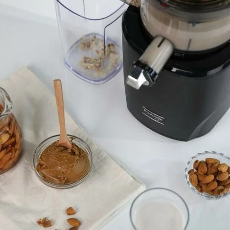 Kuvings REVO830 Revolution Cold Press Juicer Black 5 Kuvings REVO830 Revolution Cold Press Juicer Black - Image 5